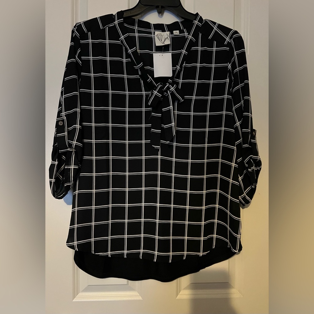 NWT Janet Chung 3/4 cuff sleeve dress shirt. Size XL.